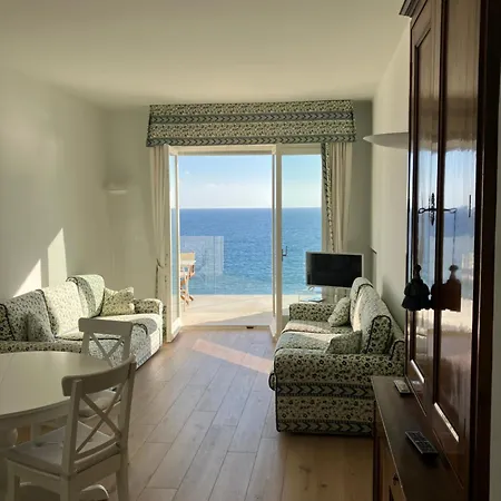 Holidays Appartamento Alassio
